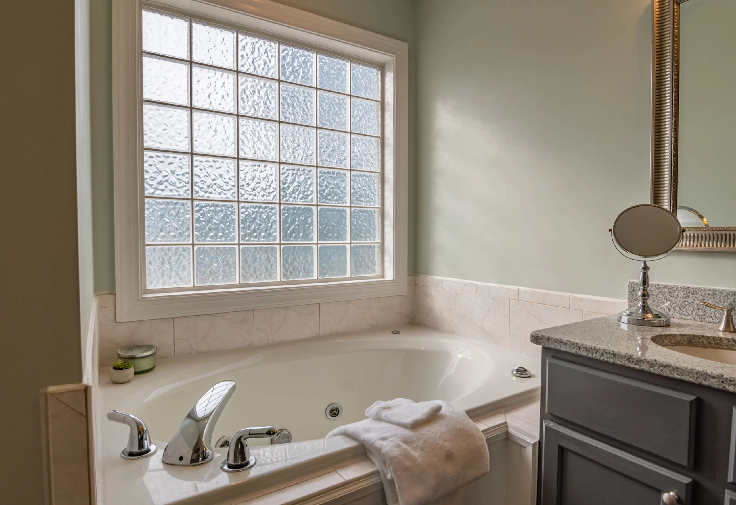 Bathtub design with a window in bathroom.