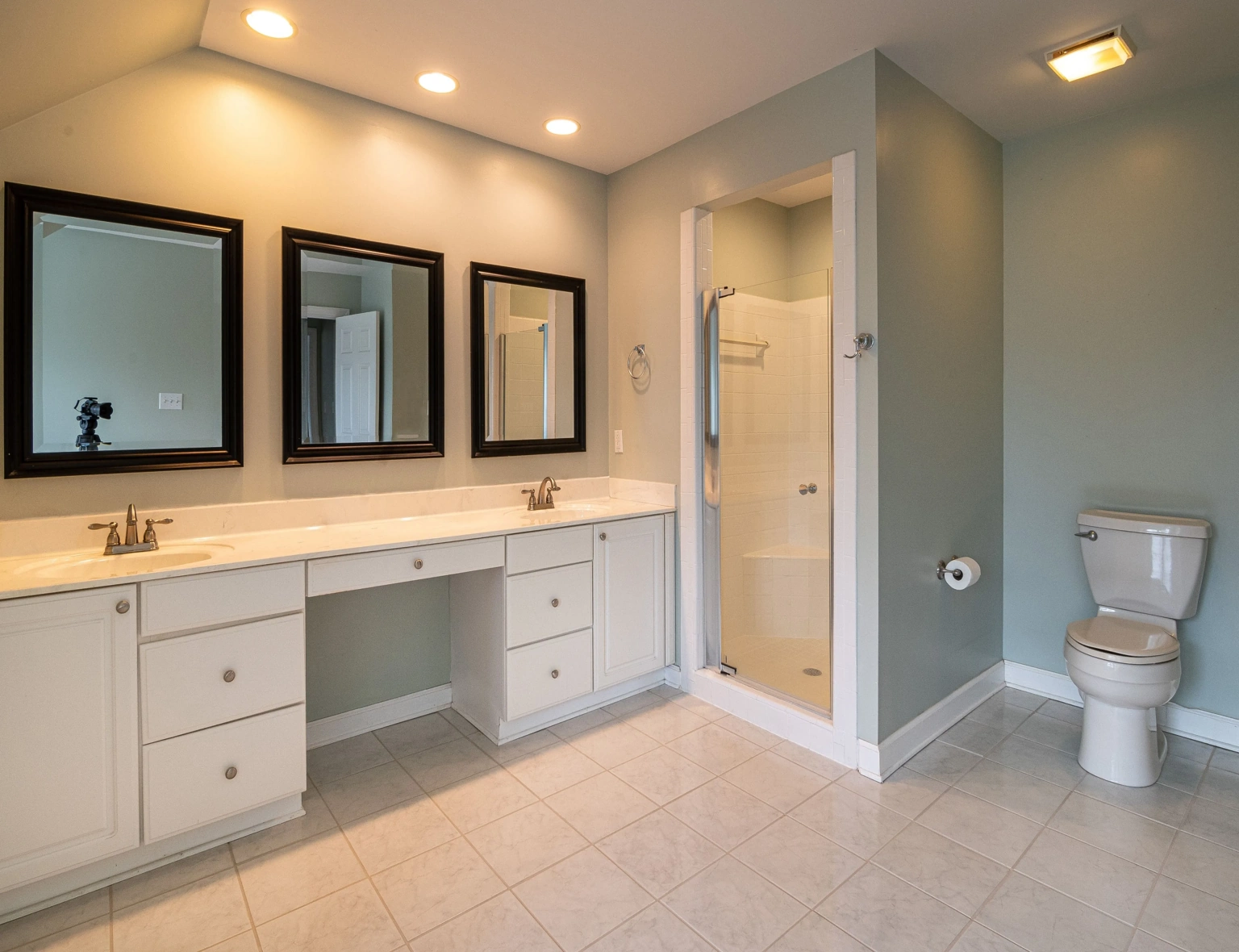 Modular bathroom with large vanity area